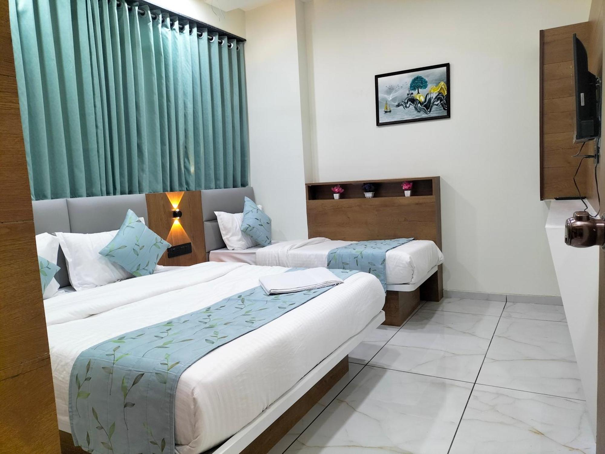 Hotel Paris Plaza Ahmadábád Kültér fotó