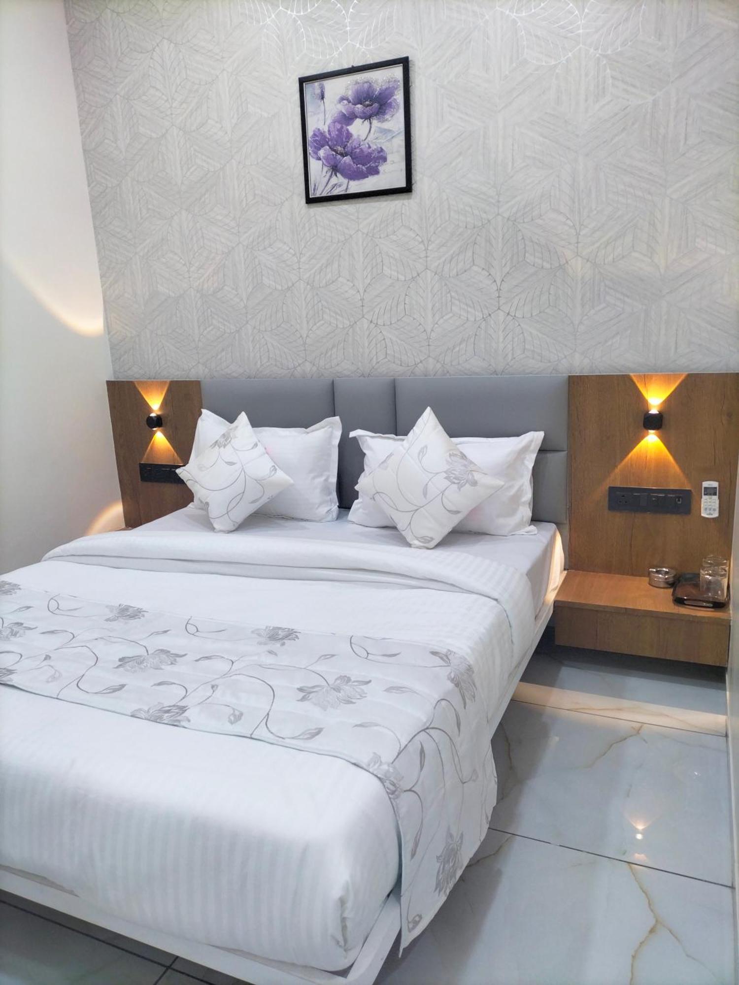 Hotel Paris Plaza Ahmadábád Kültér fotó