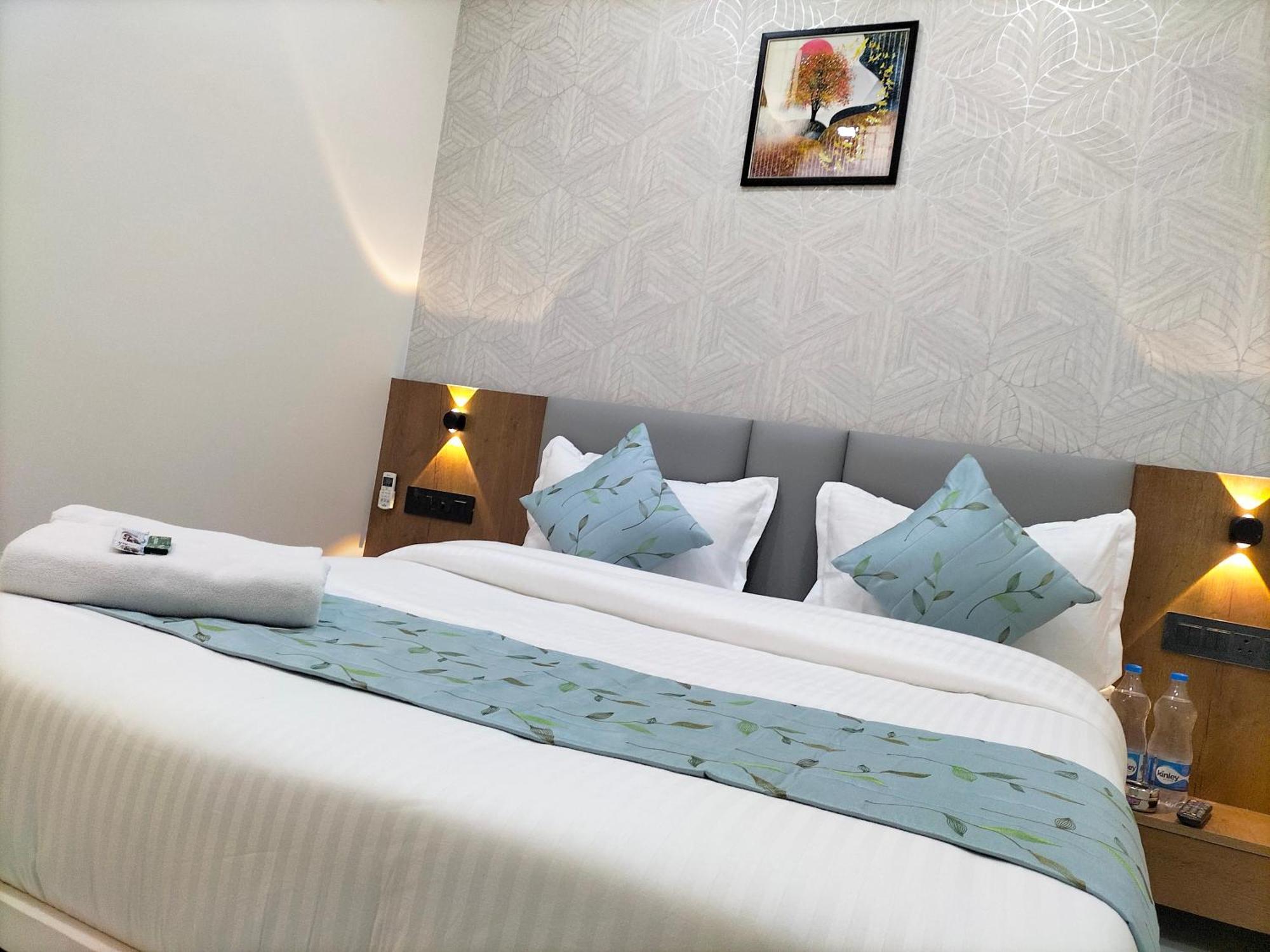 Hotel Paris Plaza Ahmadábád Kültér fotó