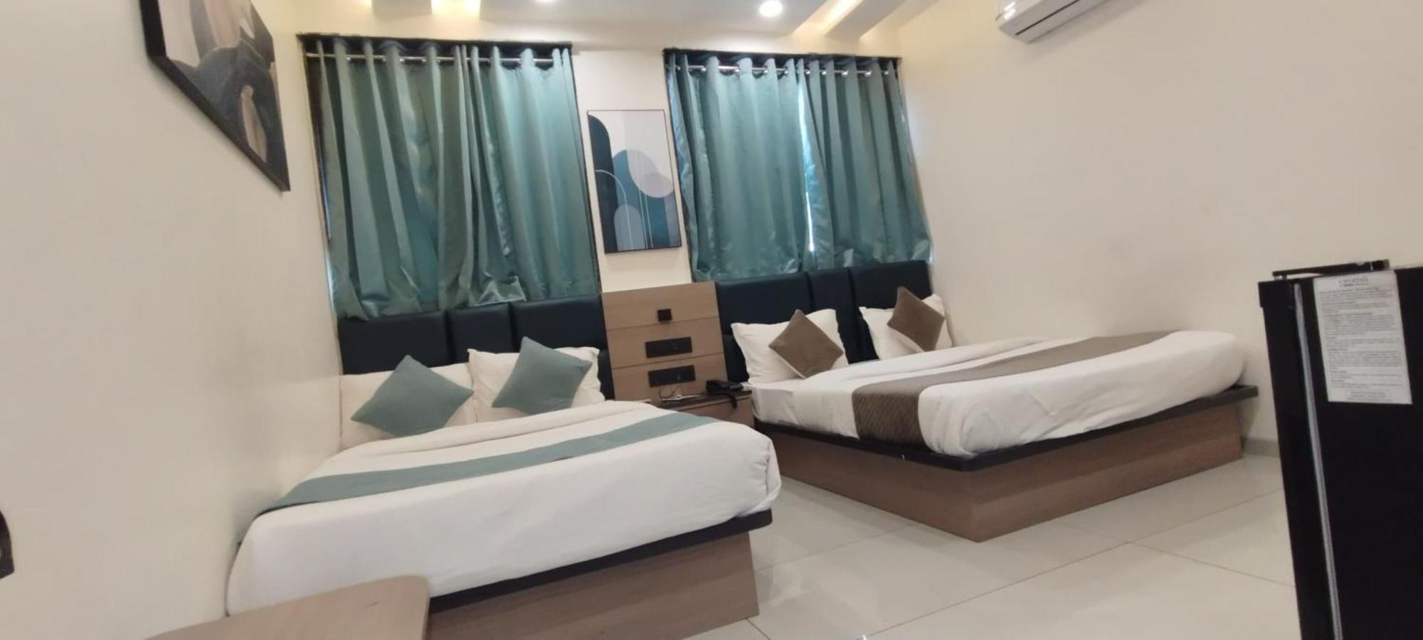 Hotel Paris Plaza Ahmadábád Kültér fotó