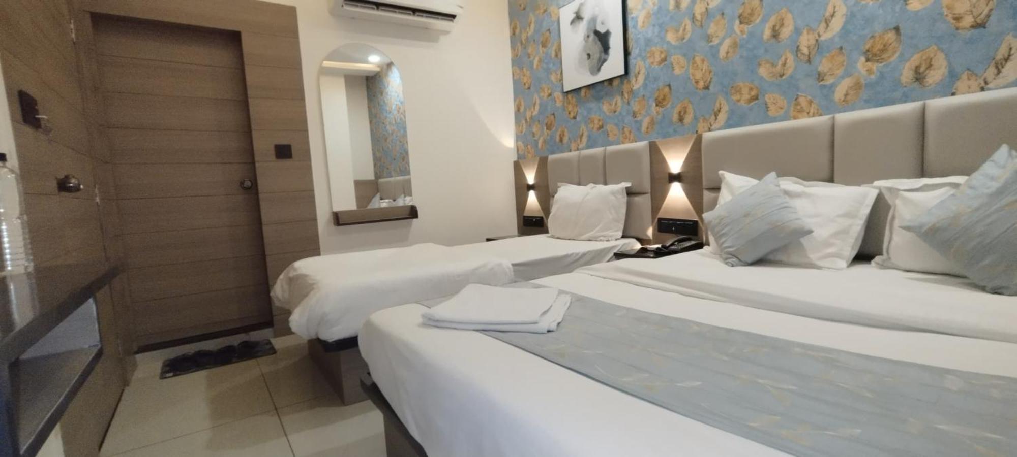 Hotel Paris Plaza Ahmadábád Kültér fotó