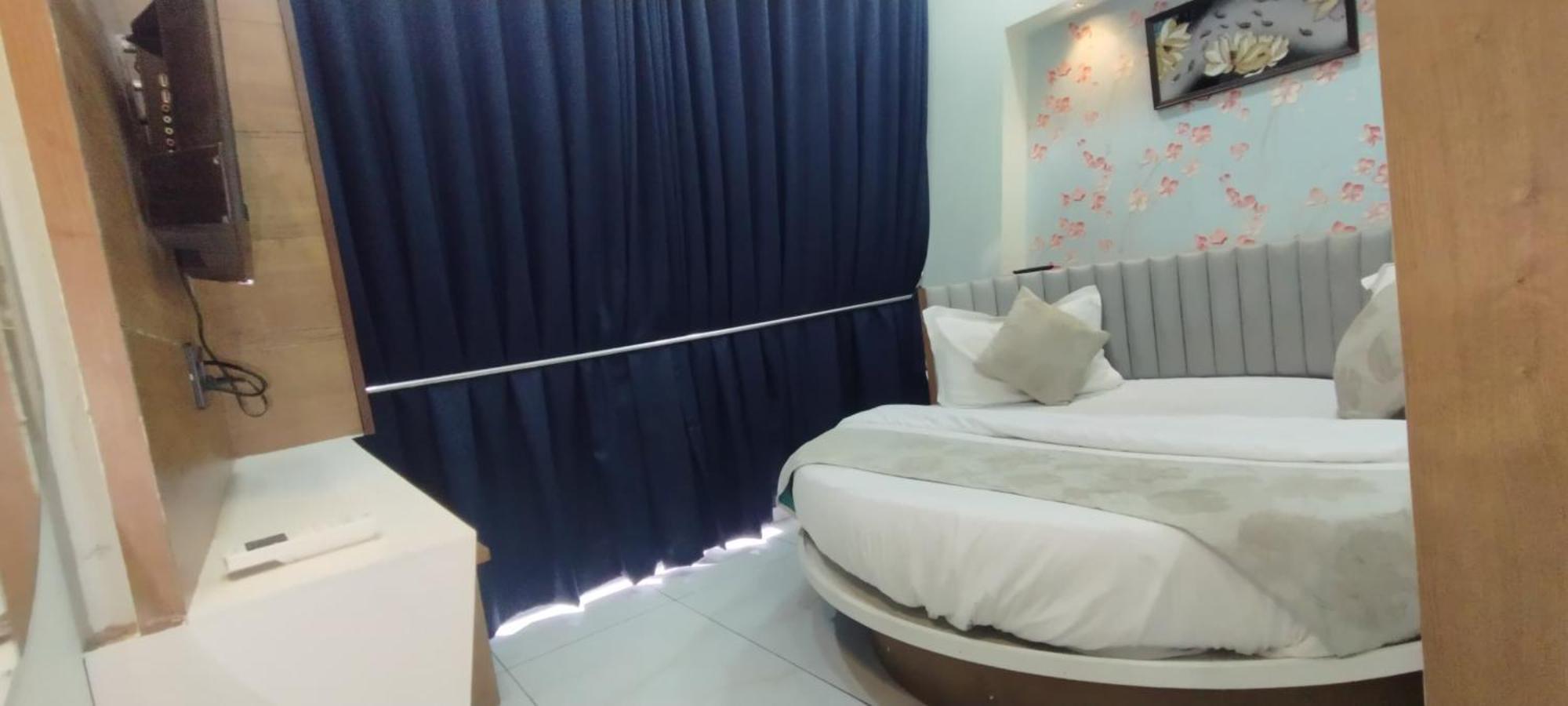 Hotel Paris Plaza Ahmadábád Kültér fotó